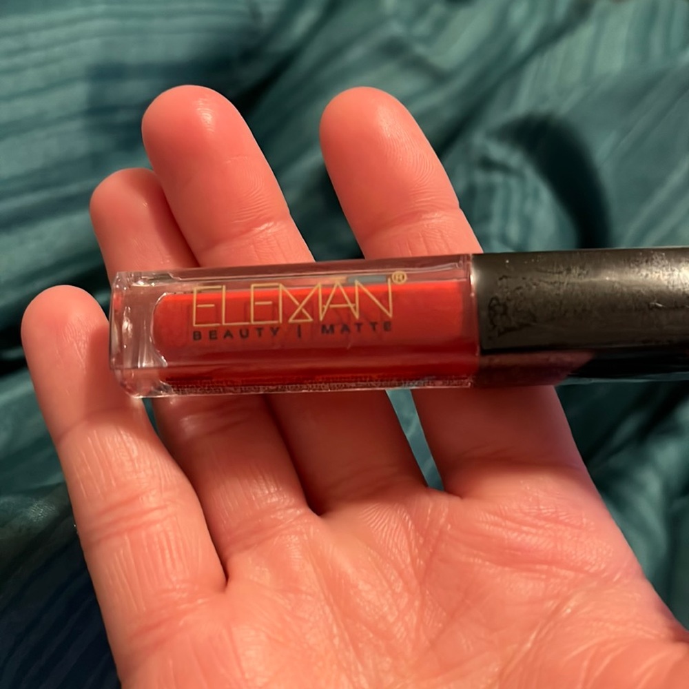 Lip gloss red (Moscow)